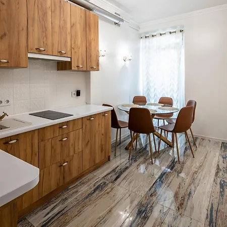 Romari вічева 1 * לבוב